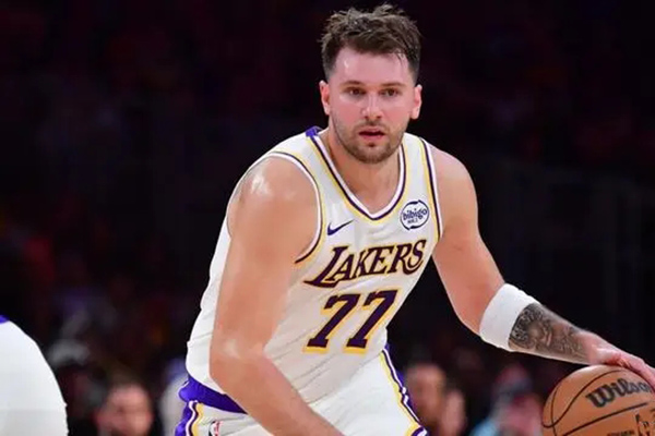 湖人主帅雷迪克透露东契奇回归时间表 周日战<a href=/lanqiujingsai/76ers/ target=_blank class=infotextkey>76人</a>成潜在复出战