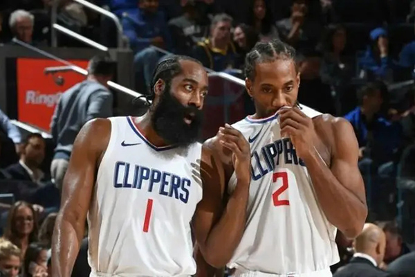 快船揭幕战：泰伦卢的多重调整与焦点