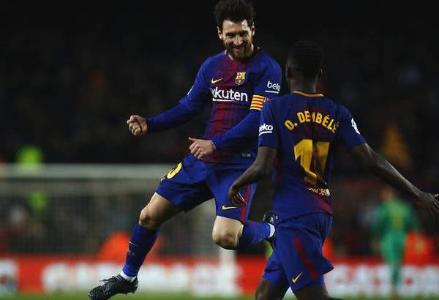 登贝莱与<a href=/suoyouqiuxing/zuqiujingsai/119.html target=_blank class=infotextkey>梅西</a>庆祝