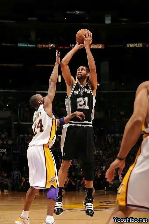 蒂姆-邓肯：NBA75大巨星榜单上的<a href=/lanqiujingsai/spurs/ target=_blank class=infotextkey>马刺</a>传奇
