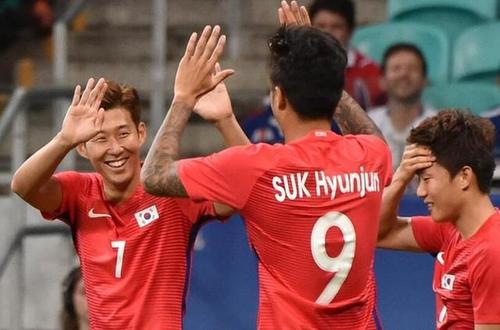 孙兴慜目前也效力于热刺,在大赛事的时候会回归国家队