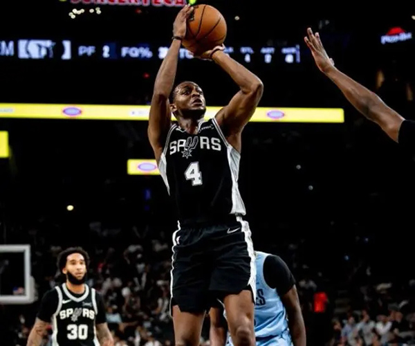 巴恩斯7记三分率<a href=/lanqiujingsai/spurs/ target=_blank class=infotextkey>马刺</a>双杀灰熊 残阵灰熊虽败犹荣