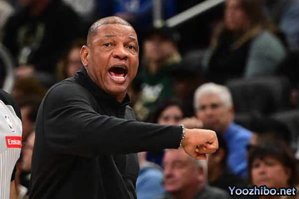 1999-2000赛季最佳教练:道格-里弗斯的辉煌时刻