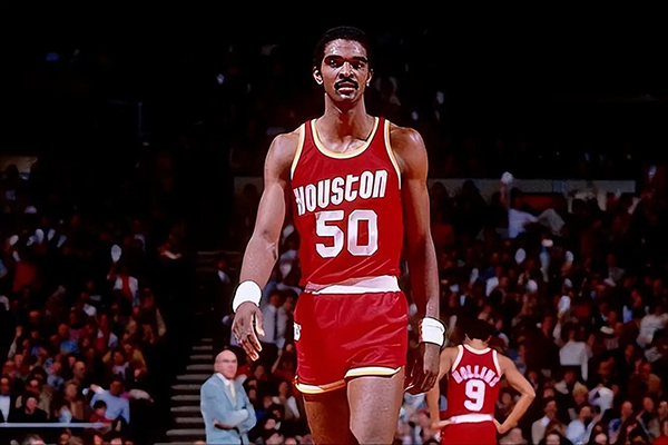 回顾1983-84赛季NBA最佳新秀阵容:桑普森领衔,新秀们的赛场风云