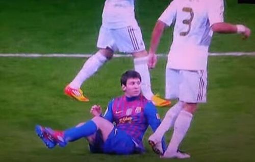 在<a href=/zuqiujingsai/guowangbei/ target=_blank class=infotextkey>国王杯</a>比赛中佩佩故意踩梅西的手