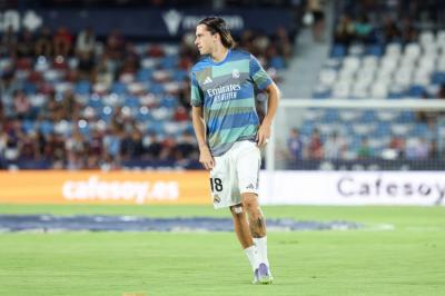 皇马5000万挖到左路铁闸!22岁A费7场全勤,<a href=/zuqiujingsai/manlian/ target=_blank class=infotextkey>曼联</a>痛失瑰宝?