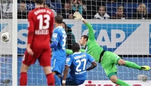 在04/05赛季的<a href=/zuqiujingsai/ouguan/ target=_blank class=infotextkey>欧冠</a>半决赛上就有这样的一幕