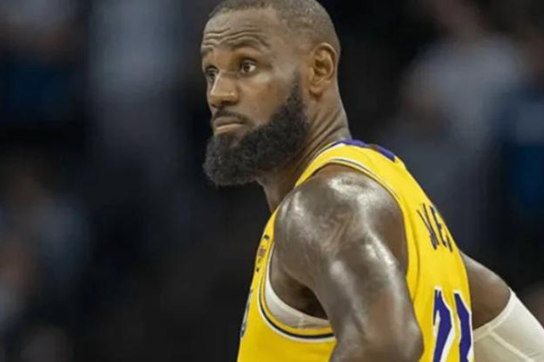 詹姆斯湖人生涯恐迎终点？5260万合同成过渡，<a href=/lanqiujingsai/mavericks/ target=_blank class=infotextkey>独行侠</a><a href=/lanqiujingsai/warriors/ target=_blank class=infotextkey>勇士</a>争传