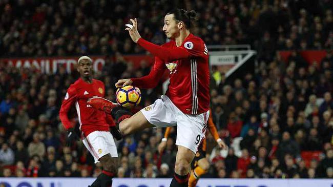 目前的伊布效力于<a href=/zuqiujingsai/acmilan/ target=_blank class=infotextkey>AC米兰</a>,仍然是队内顶级前锋