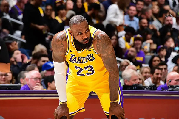 NBA休赛期动态：<a href=/lanqiujingsai/lakers/ target=_blank class=infotextkey>湖人</a>伤病、勇士签约与<a href=/lanqiujingsai/76ers/ target=_blank class=infotextkey>76人</a>合同进展