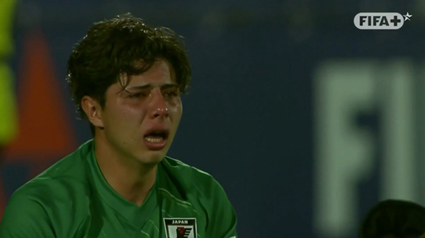 绝杀+痛哭！日本换门将神操作失败，混血门神跪地不起